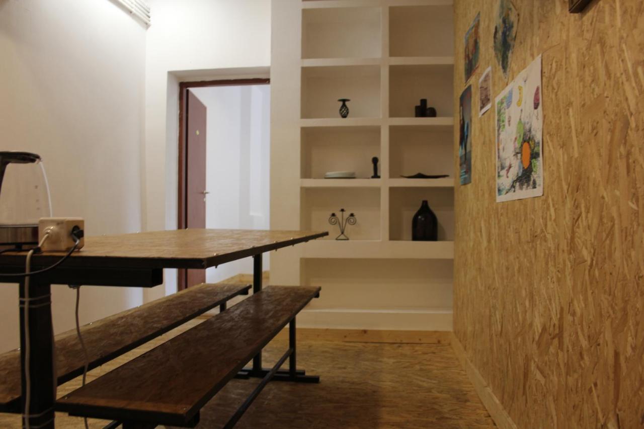 Victoria Poshtel Bucharest Hostel Exterior photo